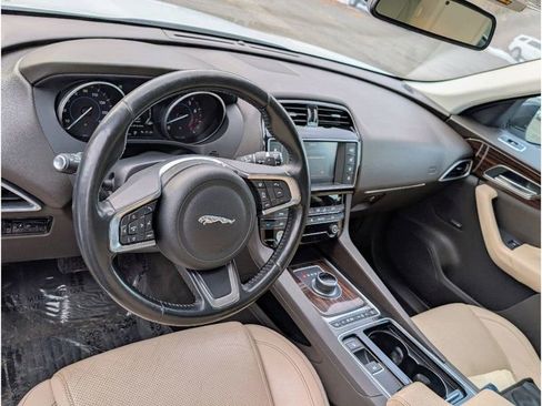 Used 2018 Jaguar F-PACE Prestige image 18