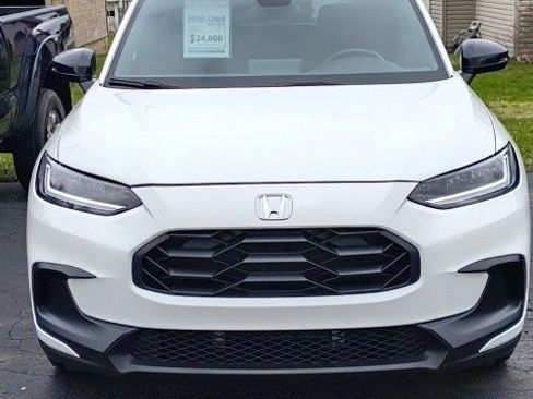 Used 2023 Honda HR-V Sport image 3