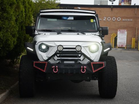 Used 2022 Jeep Gladiator Sport AWD/4WD image 9