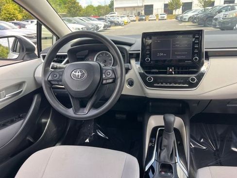 Used 2021 Toyota Corolla LE w/ LE Convenience Package FWD image 17