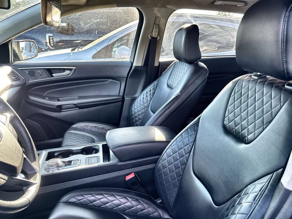 Used 2023 Ford Edge Titanium AWD/4WD image 2