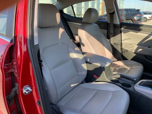 Used 2020 Hyundai Elantra Limited image 29
