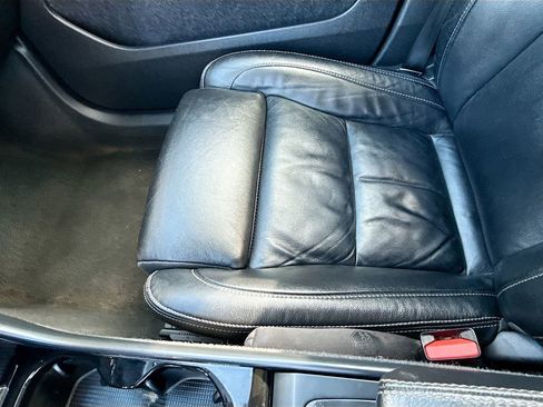 Used 2023 Volvo XC40 B5 Plus image 14