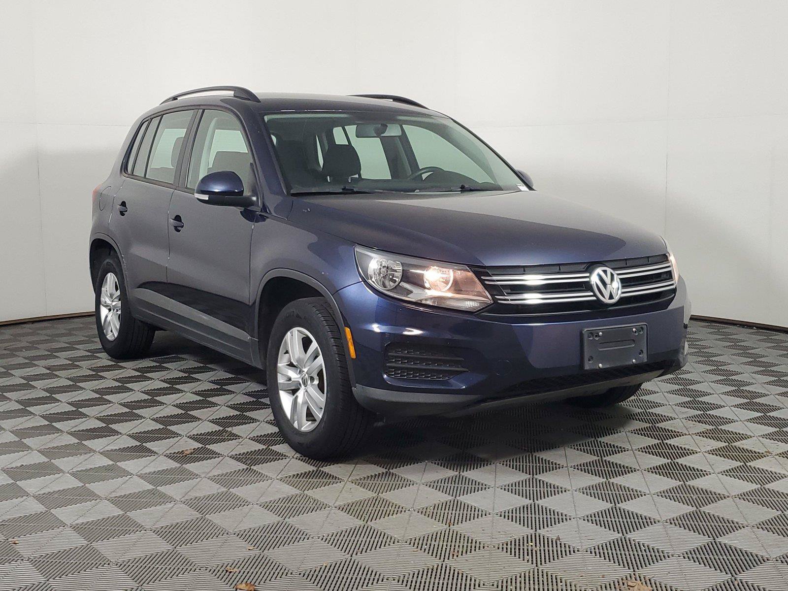 Used 2015 Volkswagen Tiguan S FWD image 3