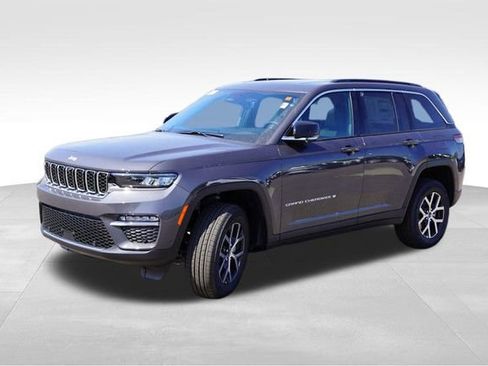 New 2025 Jeep Grand Cherokee Limited w/ Luxury Tech Group II image 7