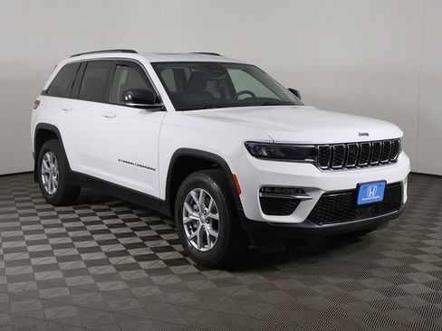 Used 2022 Jeep Grand Cherokee Limited AWD/4WD image 2