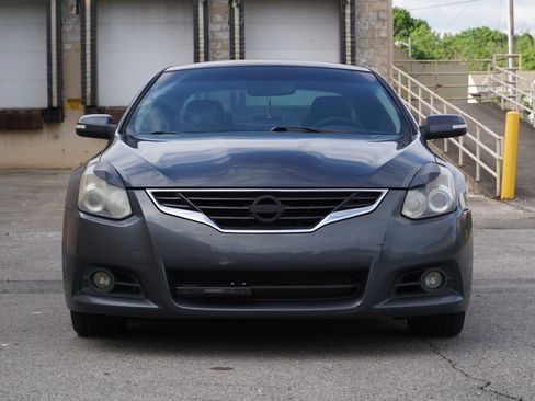Used 2011 Nissan Altima 3.5 SR FWD image 2
