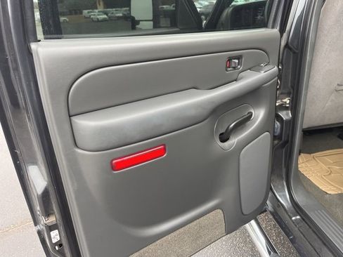 Used 2005 GMC Sierra 1500 SLE w/ Off-Road Package image 11