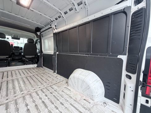 Used 2024 RAM ProMaster 2500 w/ Convenience Group FWD image 11