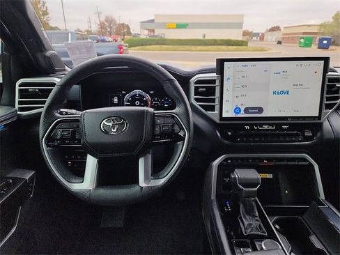 Used 2023 Toyota Sequoia Platinum image 11