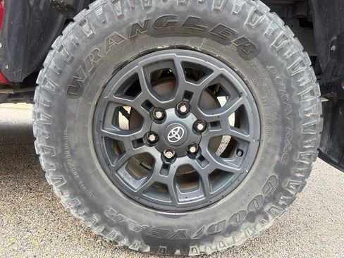 Used 2022 Toyota Tacoma SR5 RWD image 14