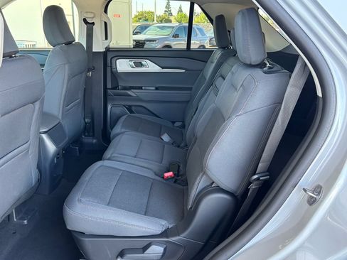 Used 2025 Ford Explorer Active AWD/4WD image 25