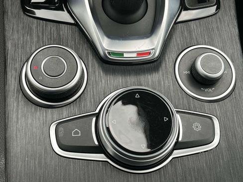 Used 2024 Alfa Romeo Stelvio Sprint image 21