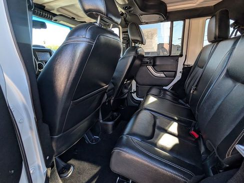 Used 2015 Jeep Wrangler Unlimited Rubicon image 26