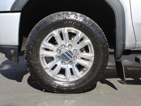 Used 2020 GMC Sierra 3500 Denali w/ Denali Ultimate Package AWD/4WD image 18