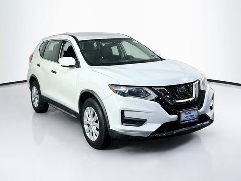 Used 2018 Nissan Rogue S AWD/4WD image 3