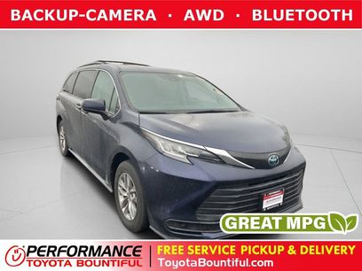 Used 2022 Toyota Sienna LE w/ LE Plus Package