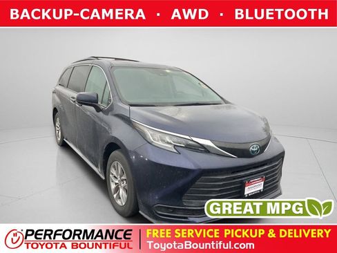 Used 2022 Toyota Sienna LE w/ LE Plus Package image 1