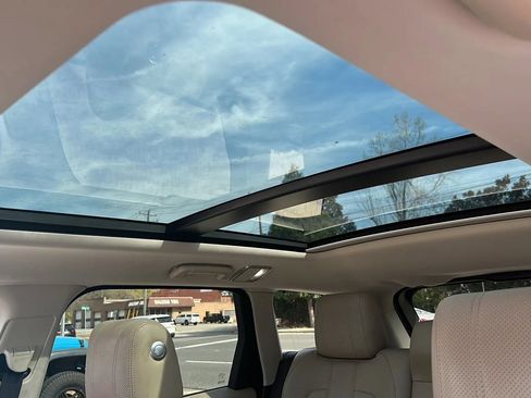 Used 2016 Land Rover Range Rover Sport HSE image 28