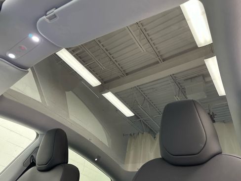 Used 2026 Tesla Model Y Long Range image 37