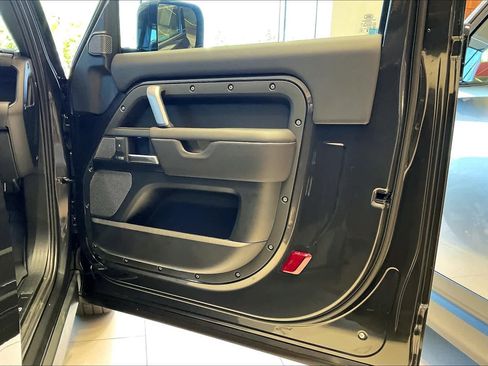 New 2024 Land Rover Defender 90 V8 image 29