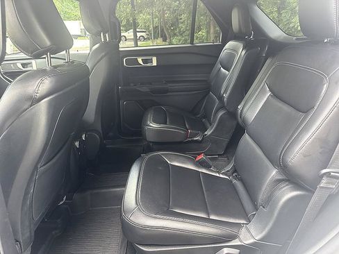 Used 2020 Ford Explorer XLT w/ Equipment Group 202A AWD/4WD image 12