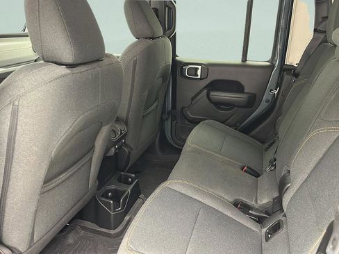Used 2024 Jeep Gladiator Sport AWD/4WD image 12