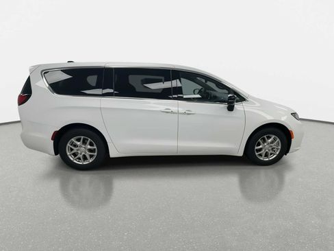 New 2026 Chrysler Pacifica Select FWD image 10