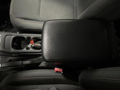 Used 2024 Jeep Wrangler Unlimited image 17