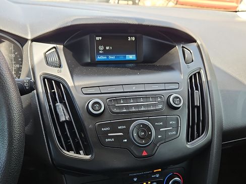 Used 2018 Ford Focus SE FWD image 13