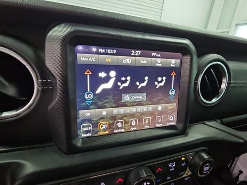 Used 2022 Jeep Wrangler Unlimited Sahara w/ Cold Weather Group AWD/4WD image 16