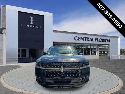 New 2026 Lincoln Navigator L Black Label AWD/4WD image 2