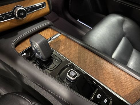 Certified 2023 Volvo XC90 B6 Plus AWD/4WD image 18