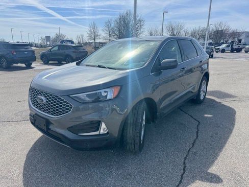 Used 2024 Ford Edge SEL w/ Convenience Package image 3