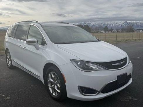 Used 2019 Chrysler Pacifica Limited image 4