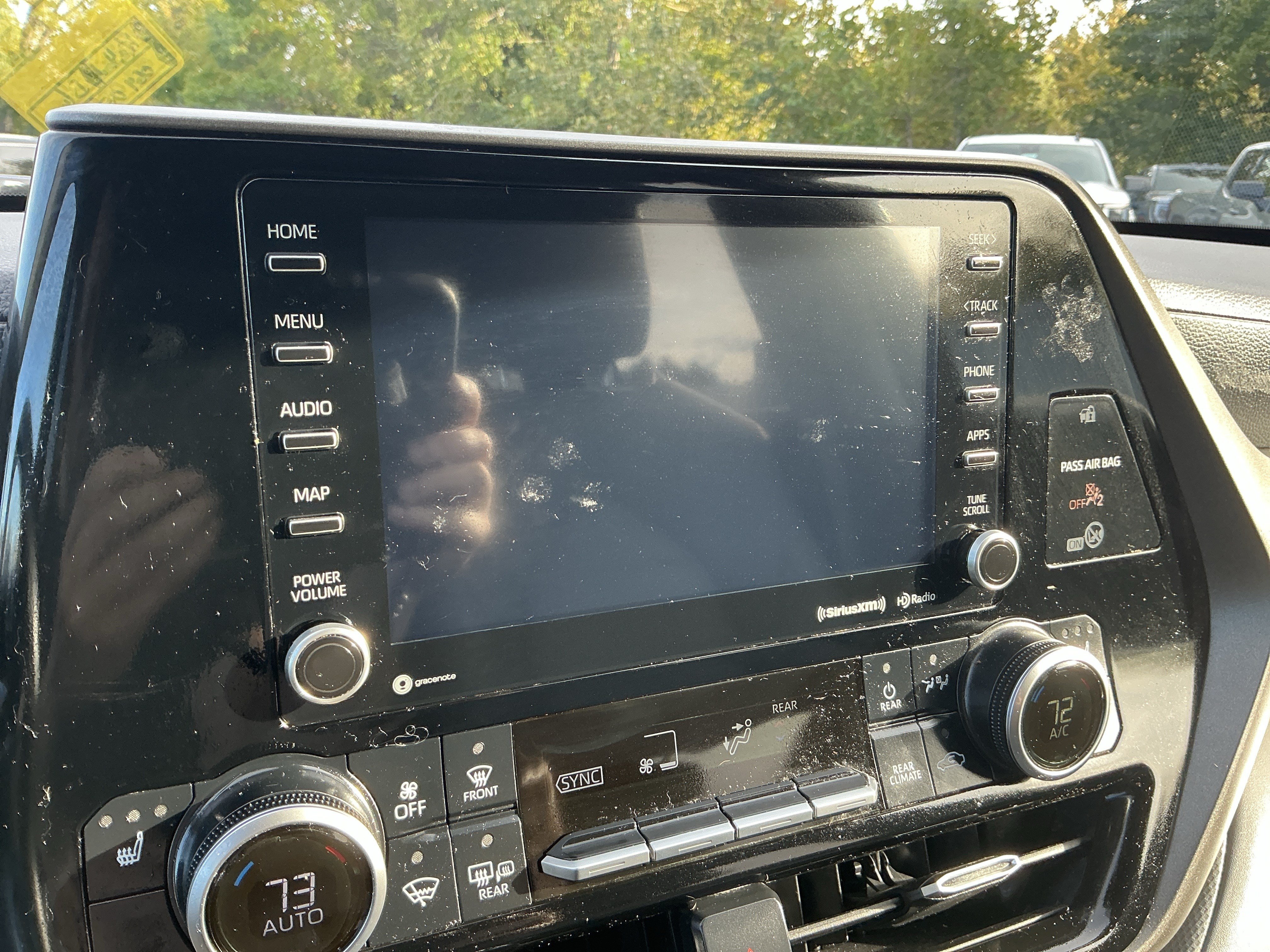 Used 2021 Toyota Highlander XLE AWD/4WD image 22