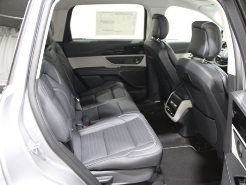 Used 2025 Lincoln Nautilus Reserve AWD/4WD image 20