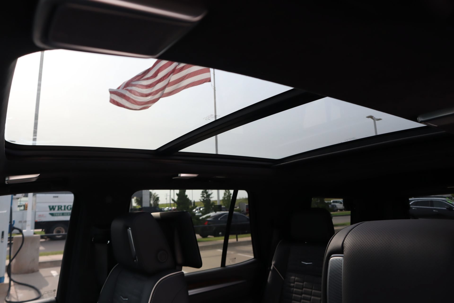 New 2026 Cadillac Escalade Platinum Sport w/ LPO, ONYX Package AWD/4WD image 24