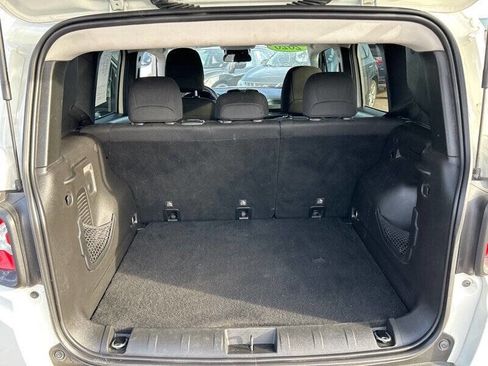 Used 2020 Jeep Renegade Latitude image 11