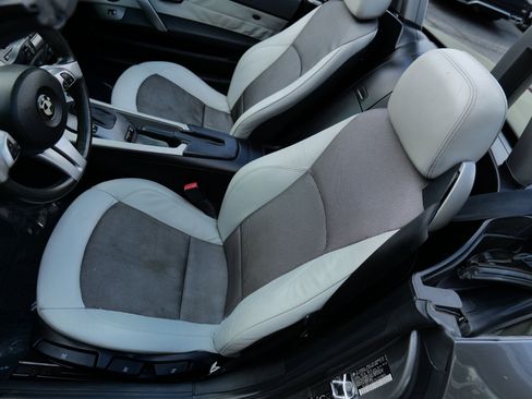 Used 2004 BMW Z4 2.5i image 14