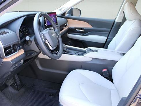 Certified 2024 Toyota Grand Highlander AWD image 8