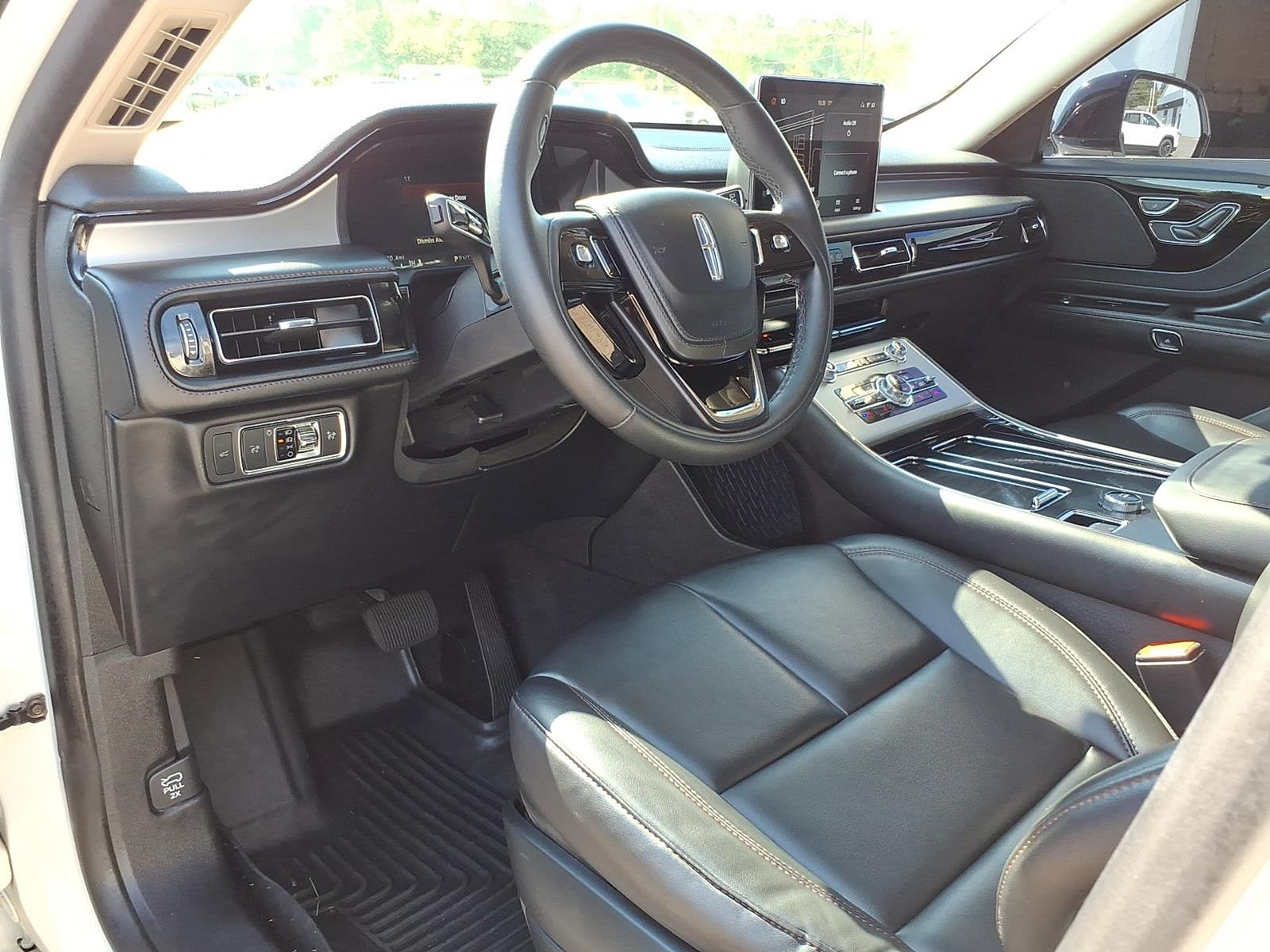 Used 2023 Lincoln Aviator AWD w/ Premium Package image 20