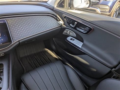 Used 2025 Mercedes-Benz E 350 4MATIC Sedan image 17