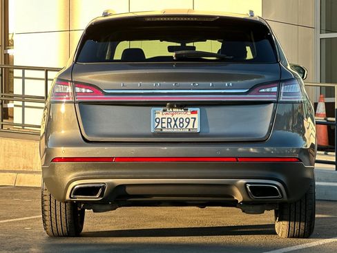 Used 2022 Lincoln Nautilus FWD w/ Premium Package image 4