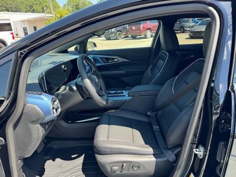 New 2025 Chevrolet Equinox EV LT w/ Convenience Package II FWD image 11