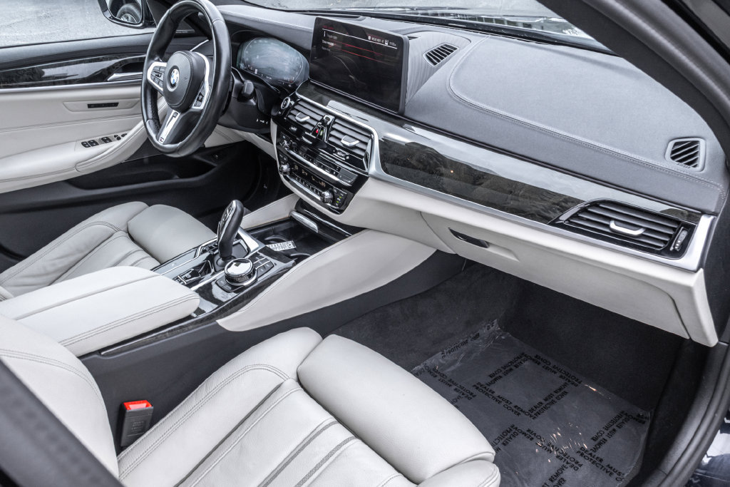 Used 2023 BMW M550i xDrive w/ Executive Package AWD/4WD image 32
