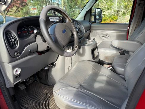 Used 2005 Ford E-350 and Econoline 350 Extended Super Duty image 11