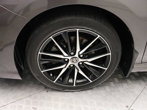 Used 2022 Toyota Camry SE FWD image 4