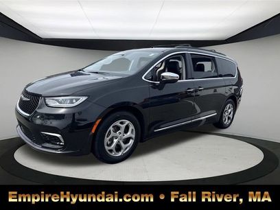 Used 2023 Chrysler Pacifica Limited