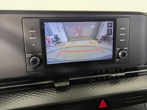 Used 2022 Kia Carnival LX FWD image 19